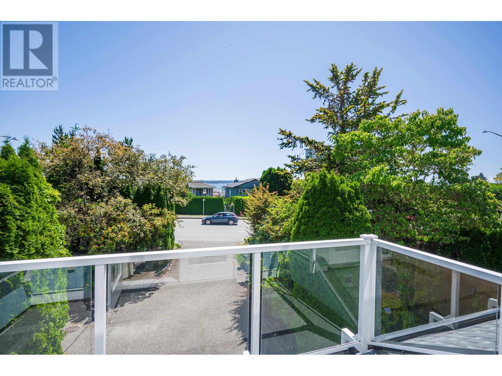 Photo 15 of 2349 Marine Drive, West Vancouver BC