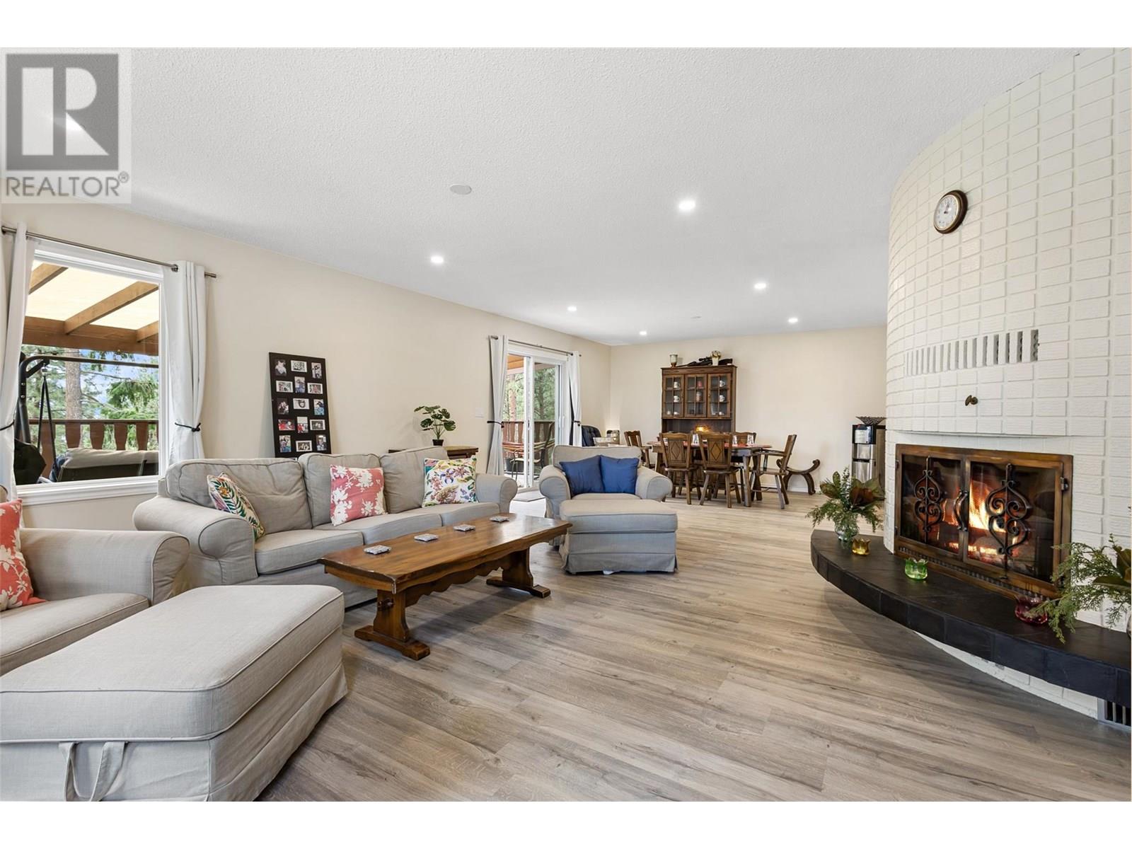 3947 Trepanier Heights Place, Peachland