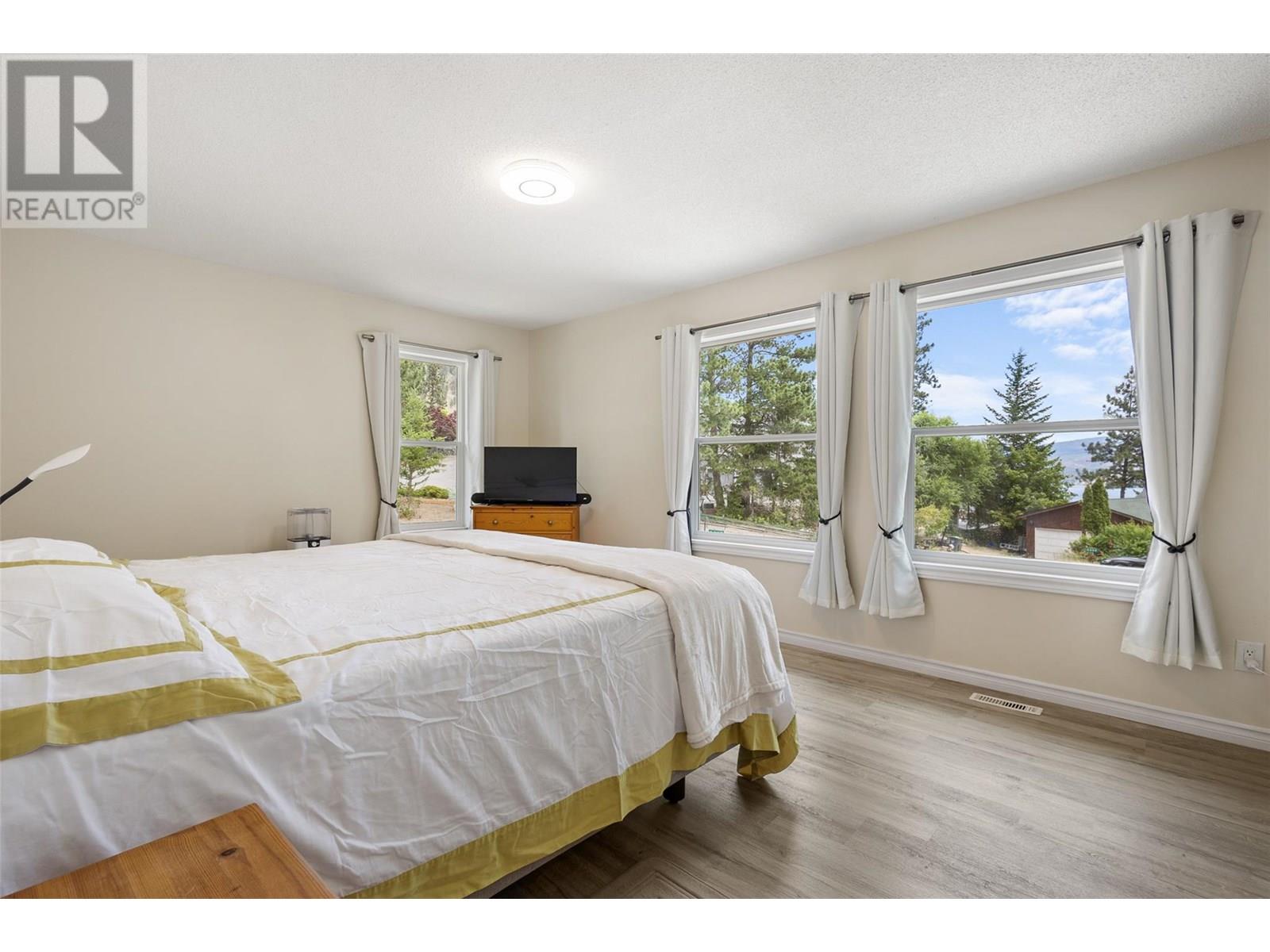 3947 Trepanier Heights Place, Peachland