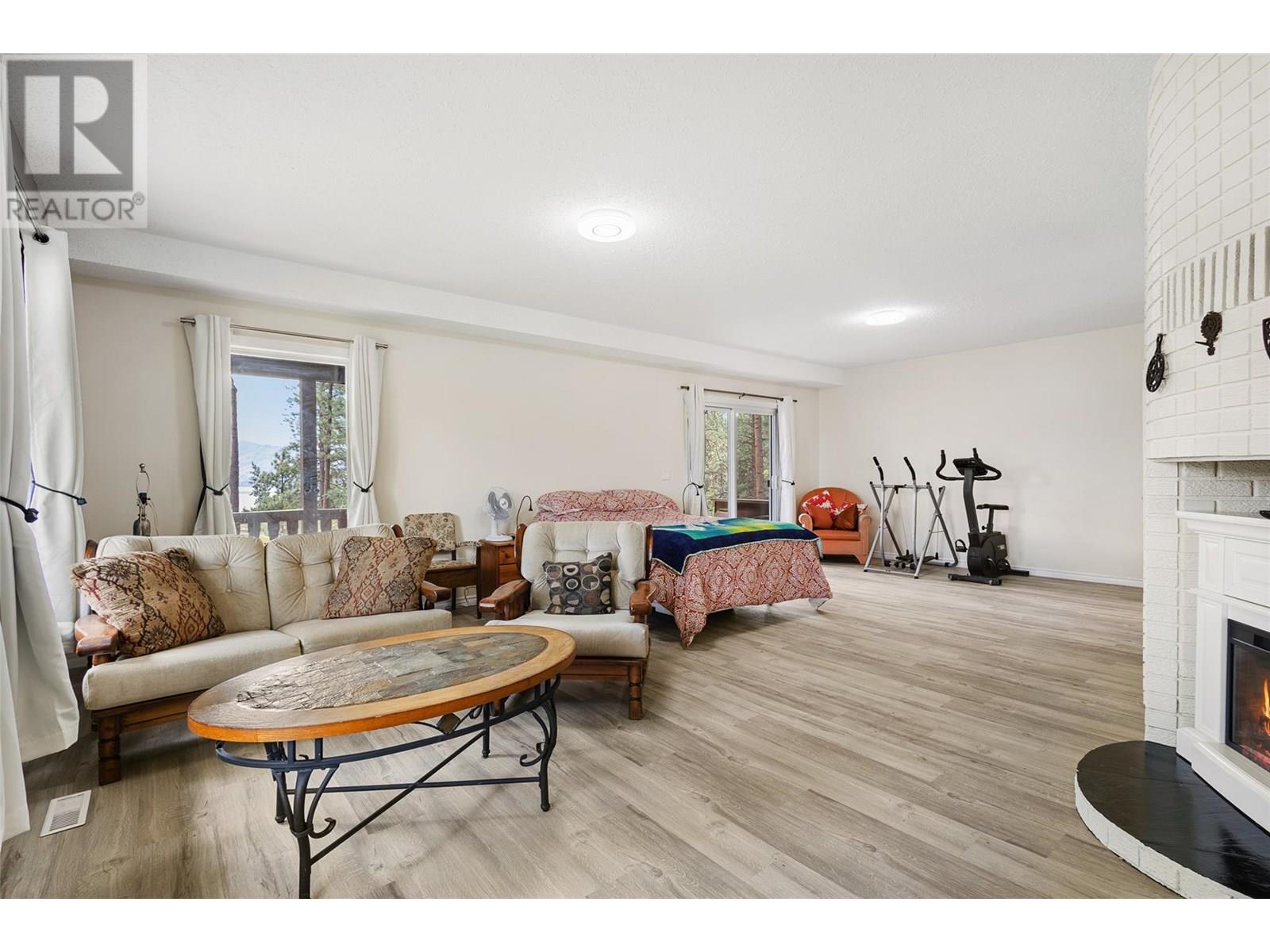 3947 Trepanier Heights Place, Peachland