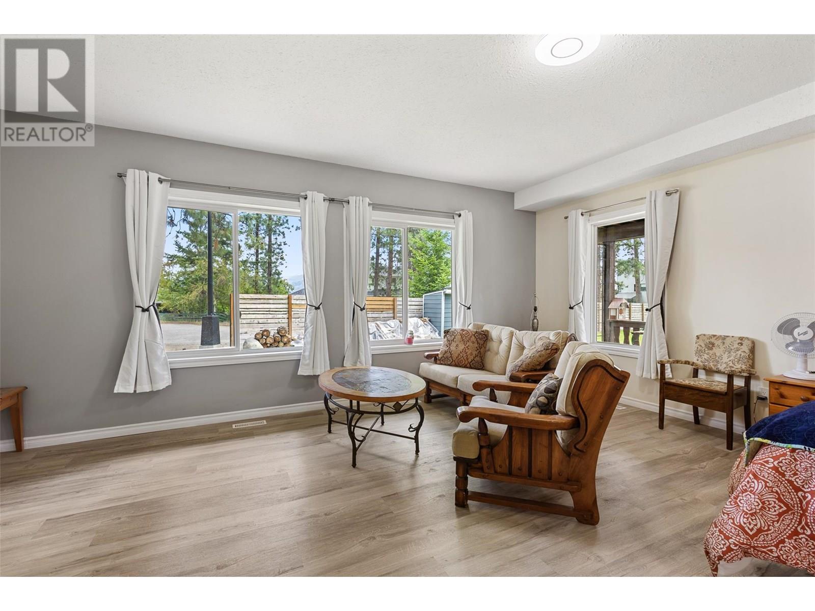 3947 Trepanier Heights Place, Peachland