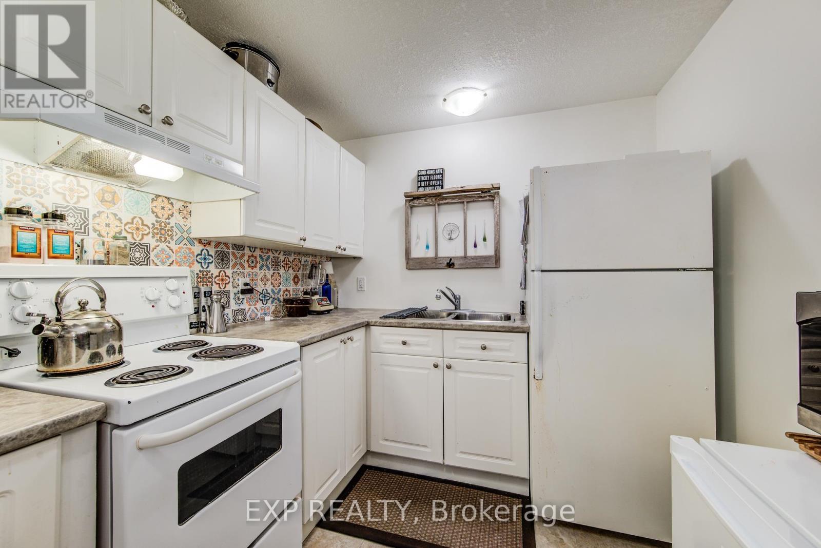 Photo 16 of 1023 Maple Leaf Street, Wellesley ON