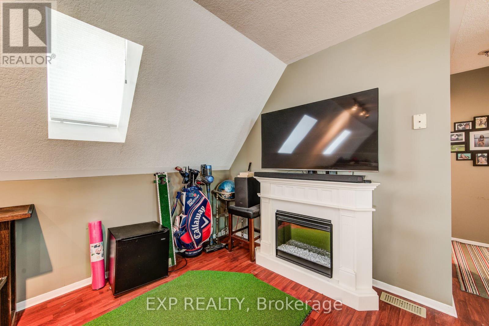 Photo 28 of 1023 Maple Leaf Street, Wellesley ON