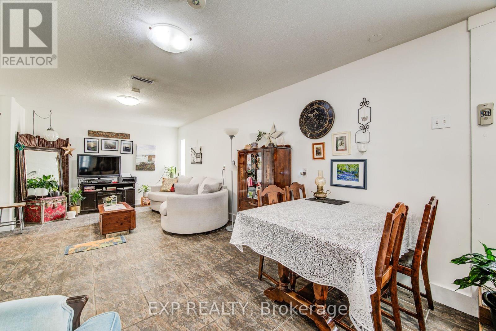 Photo 8 of 1023 Maple Leaf Street, Wellesley ON