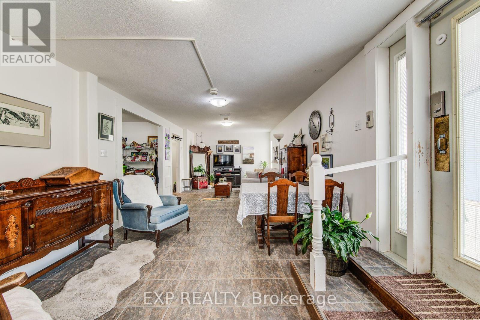 Photo 9 of 1023 Maple Leaf Street, Wellesley ON