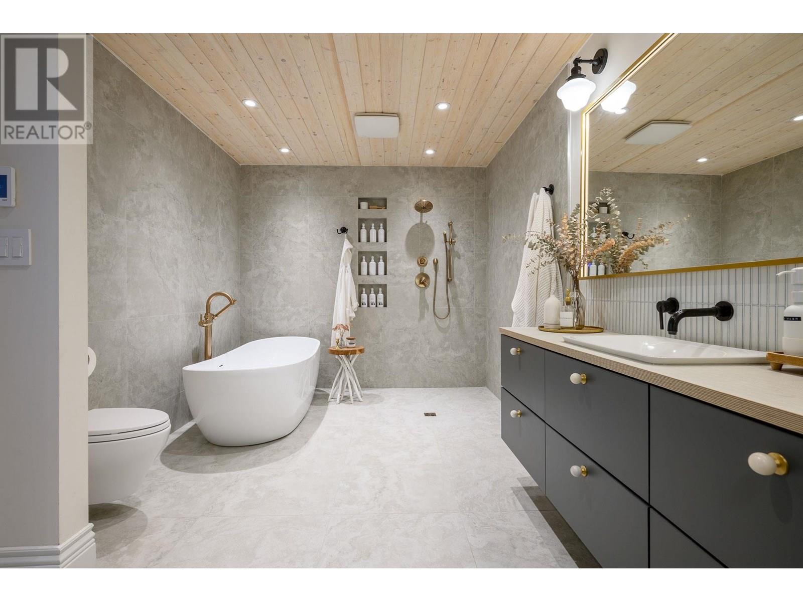 Photo 13 of 580 Ioco Road, Port Moody BC