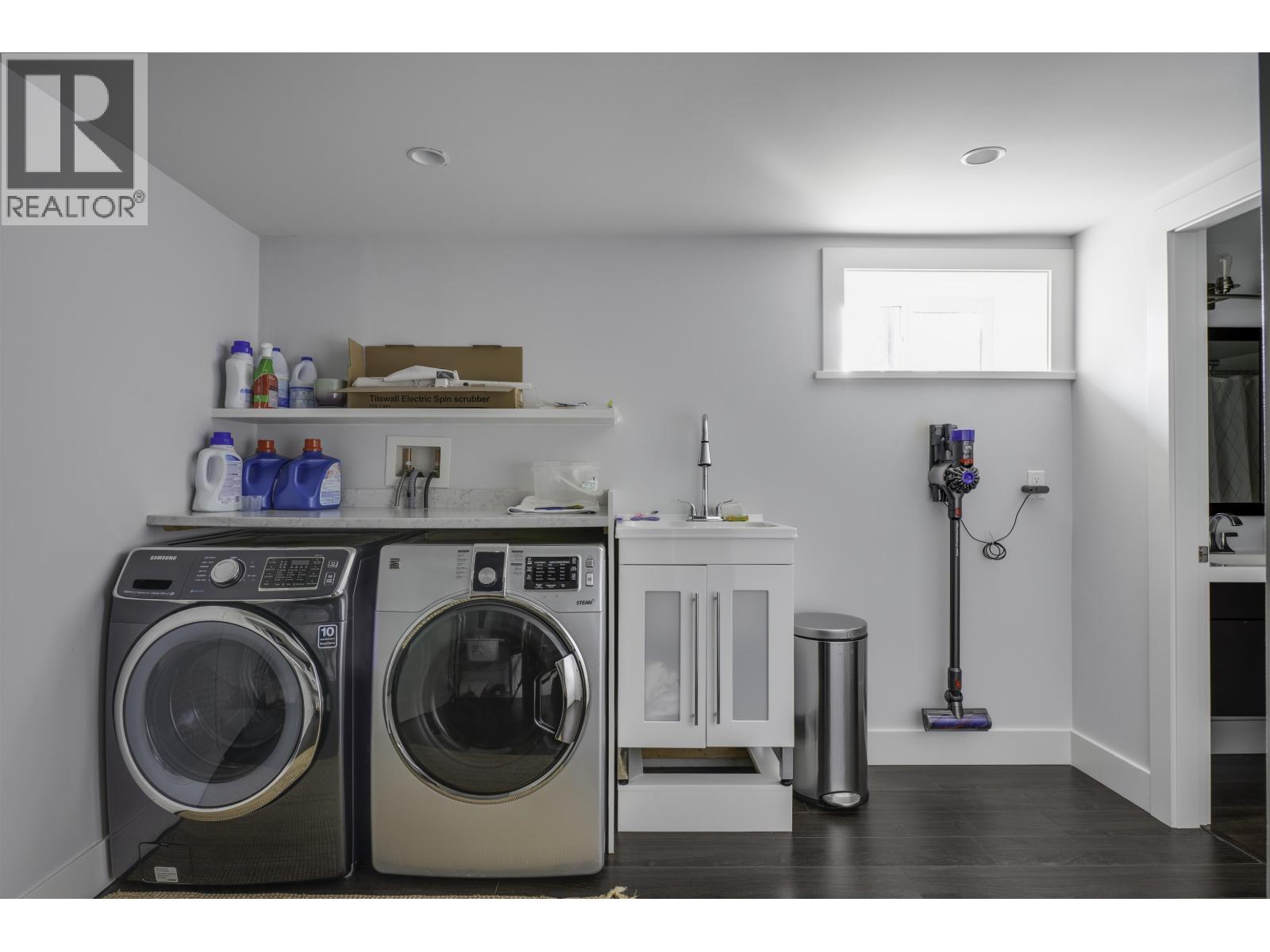 Photo 1 of 818 Massey Street, New Westminster BC
