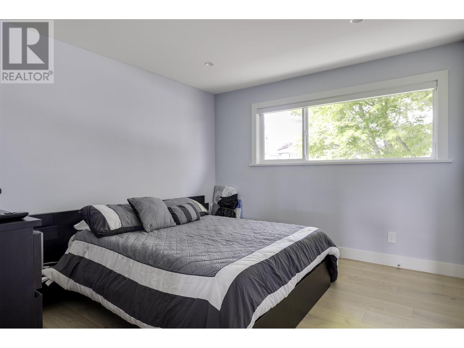Photo 2 of 818 Massey Street, New Westminster BC