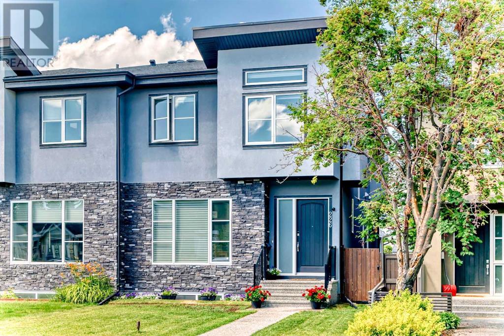 Single Family House for Sale in   Avenue NE Tuxedo Park Calgary 