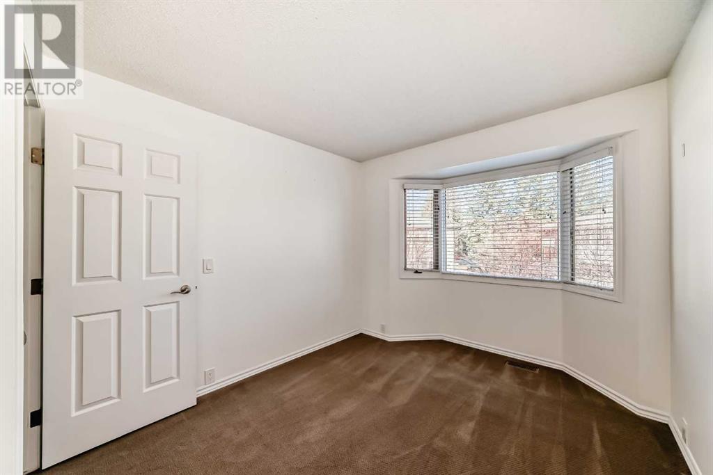 Single Family House 4 Level for Sale in  Glamis Terrace SW Glamorgan Calgary 