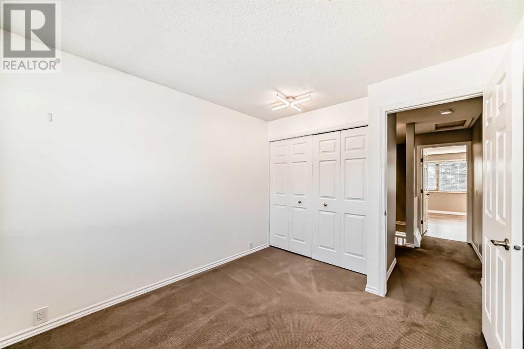Single Family House 4 Level for Sale in  Glamis Terrace SW Glamorgan Calgary 