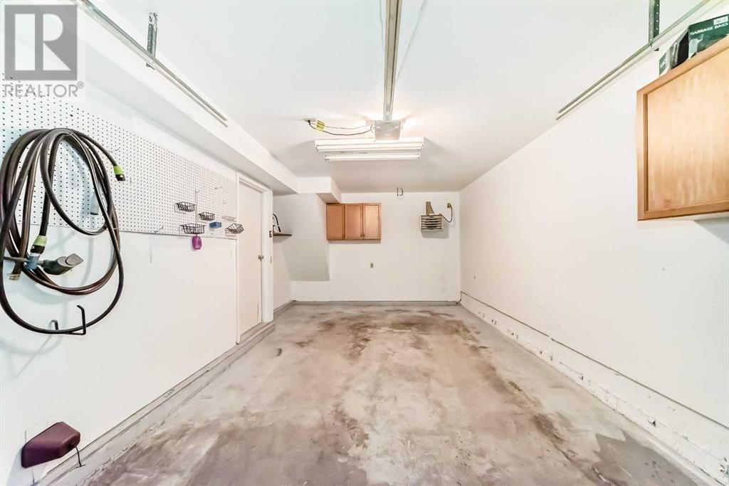 Single Family House 4 Level for Sale in  Glamis Terrace SW Glamorgan Calgary 