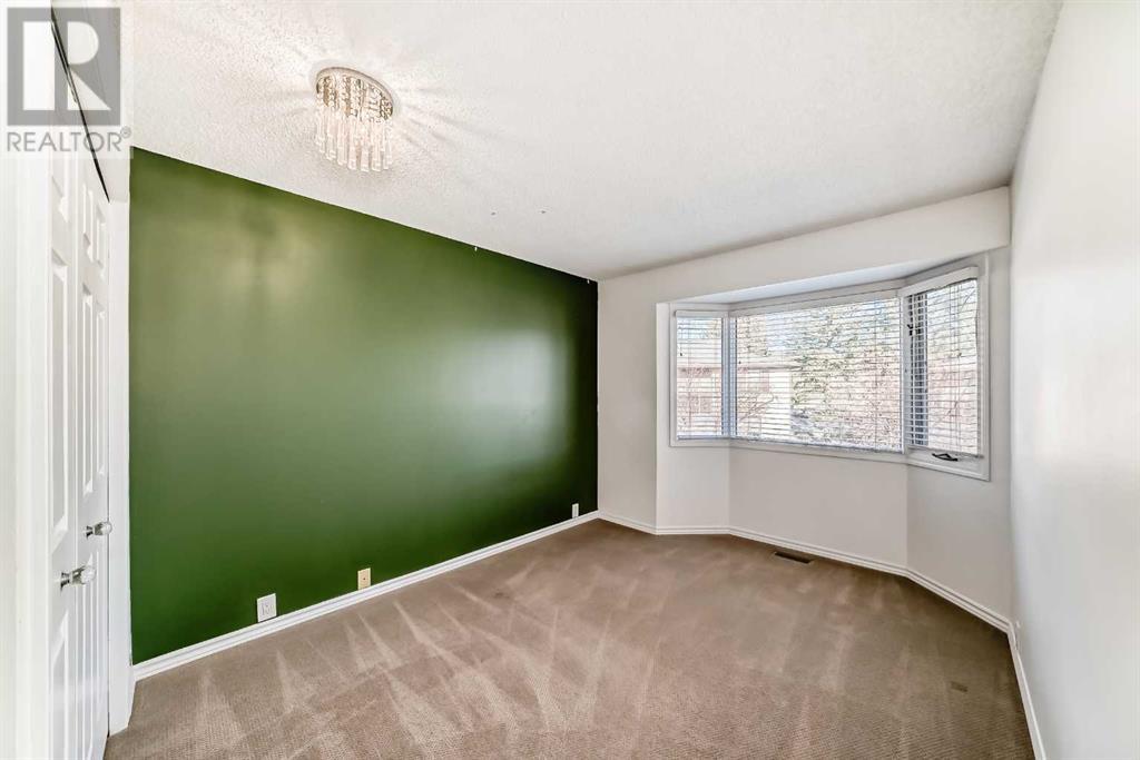 Single Family House 4 Level for Sale in  Glamis Terrace SW Glamorgan Calgary 
