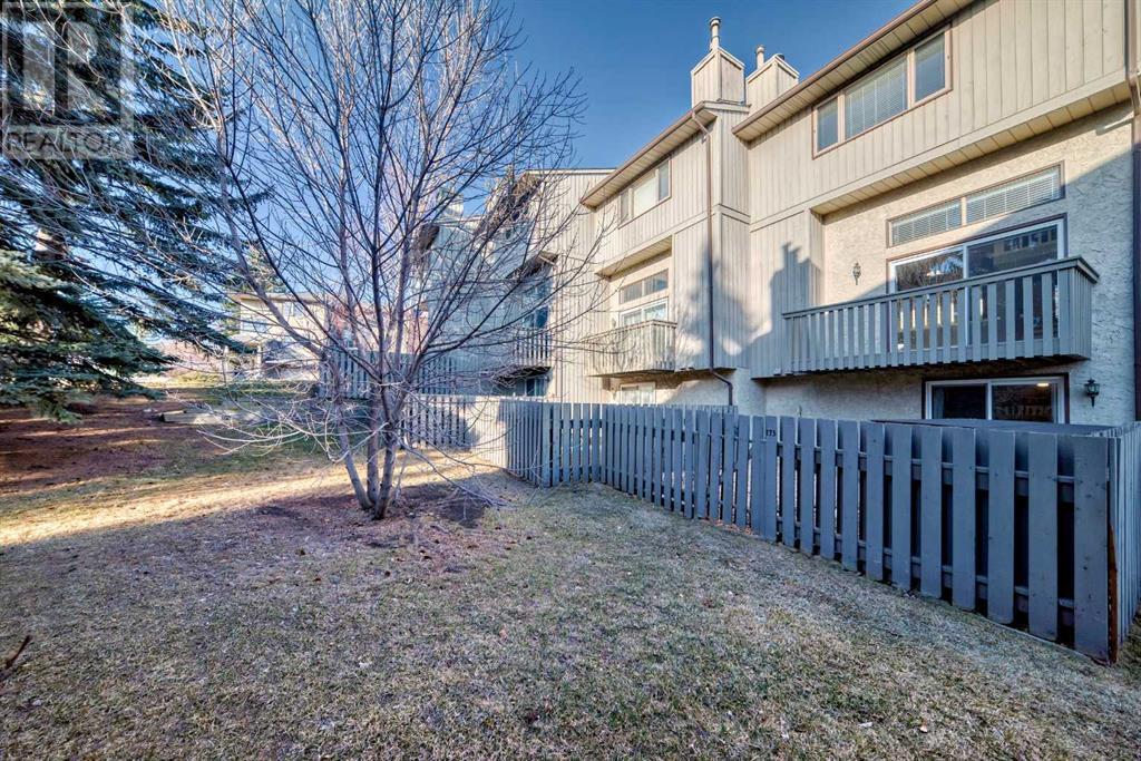 Single Family House 4 Level for Sale in  Glamis Terrace SW Glamorgan Calgary 