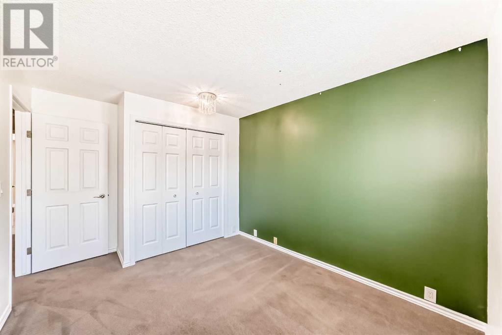 Single Family House 4 Level for Sale in  Glamis Terrace SW Glamorgan Calgary 