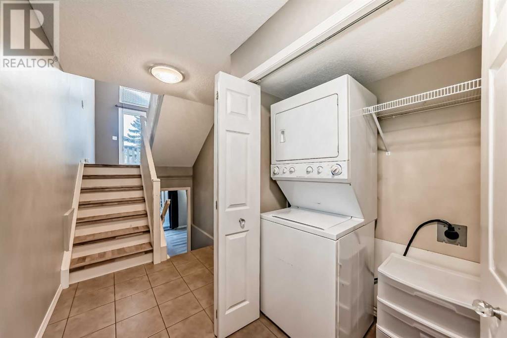 Single Family House 4 Level for Sale in  Glamis Terrace SW Glamorgan Calgary 
