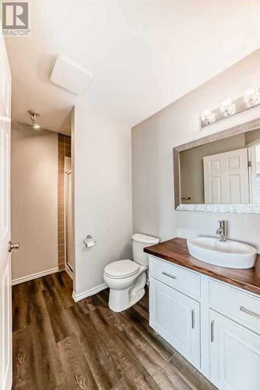 Single Family House 4 Level for Sale in  Glamis Terrace SW Glamorgan Calgary 