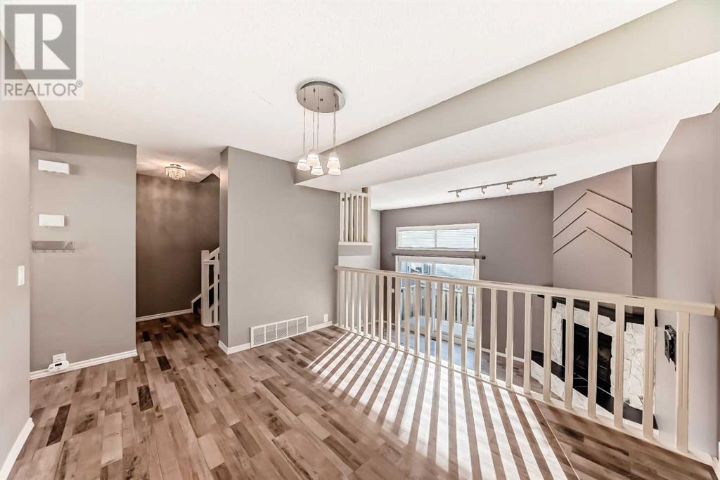Single Family House 4 Level for Sale in  Glamis Terrace SW Glamorgan Calgary 