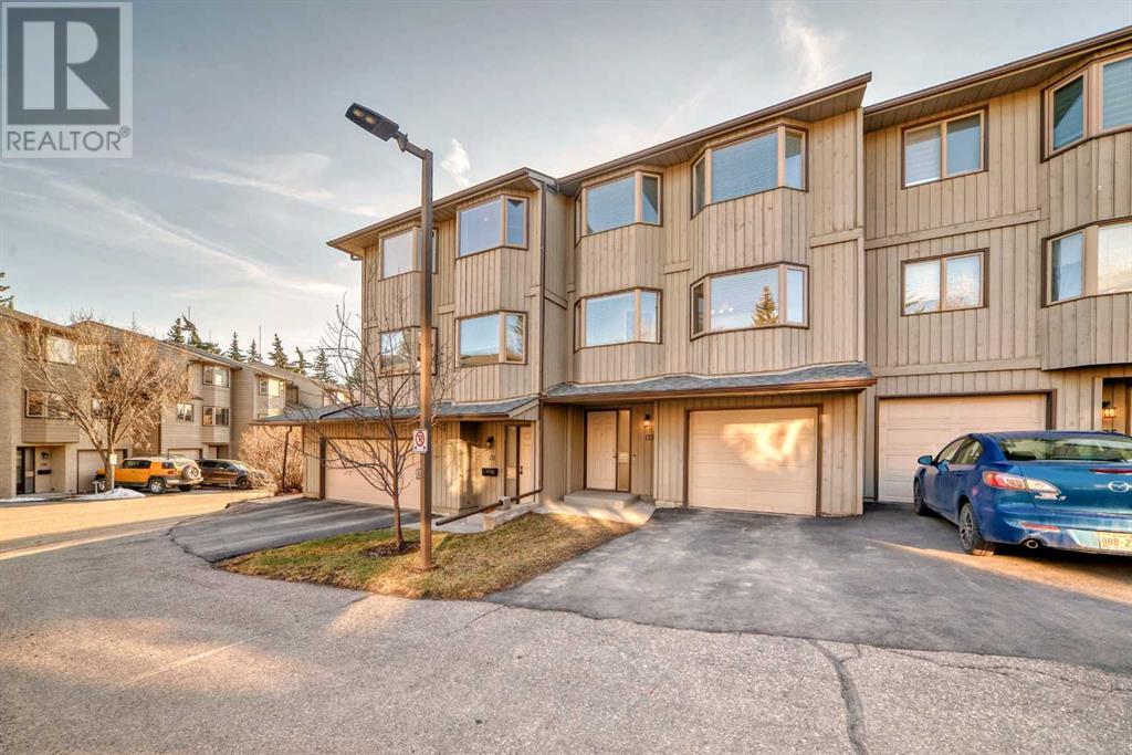 Single Family House 4 Level for Sale in  Glamis Terrace SW Glamorgan Calgary 