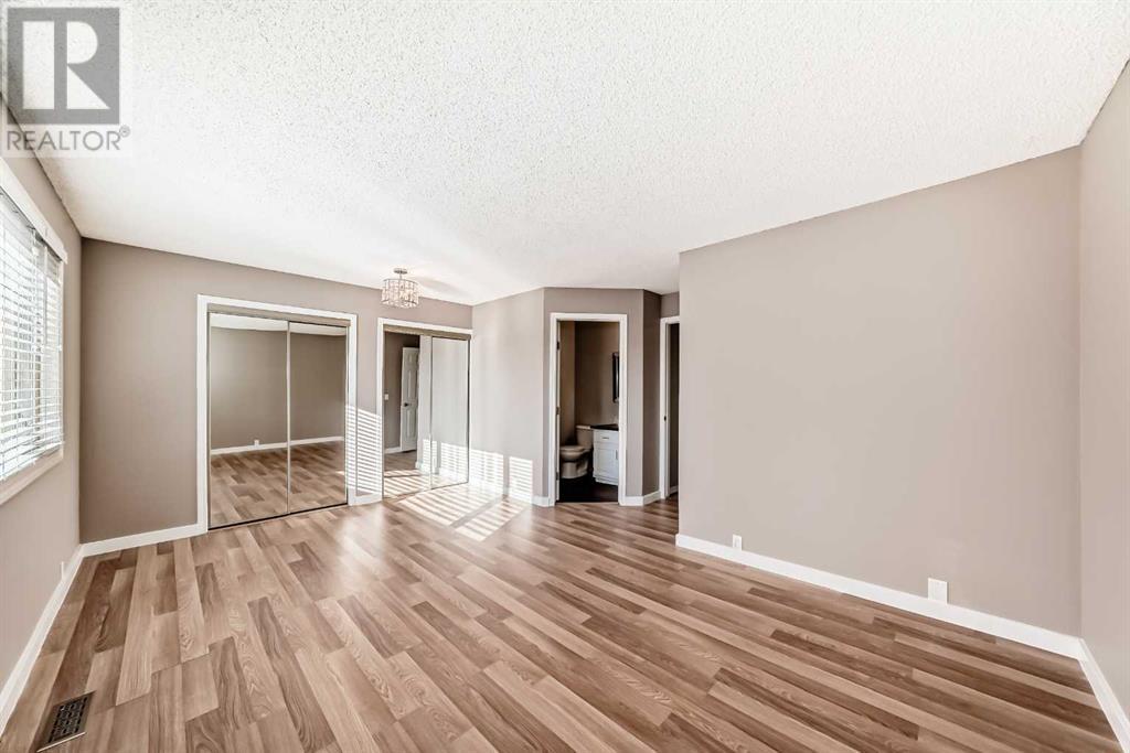 Single Family House 4 Level for Sale in  Glamis Terrace SW Glamorgan Calgary 