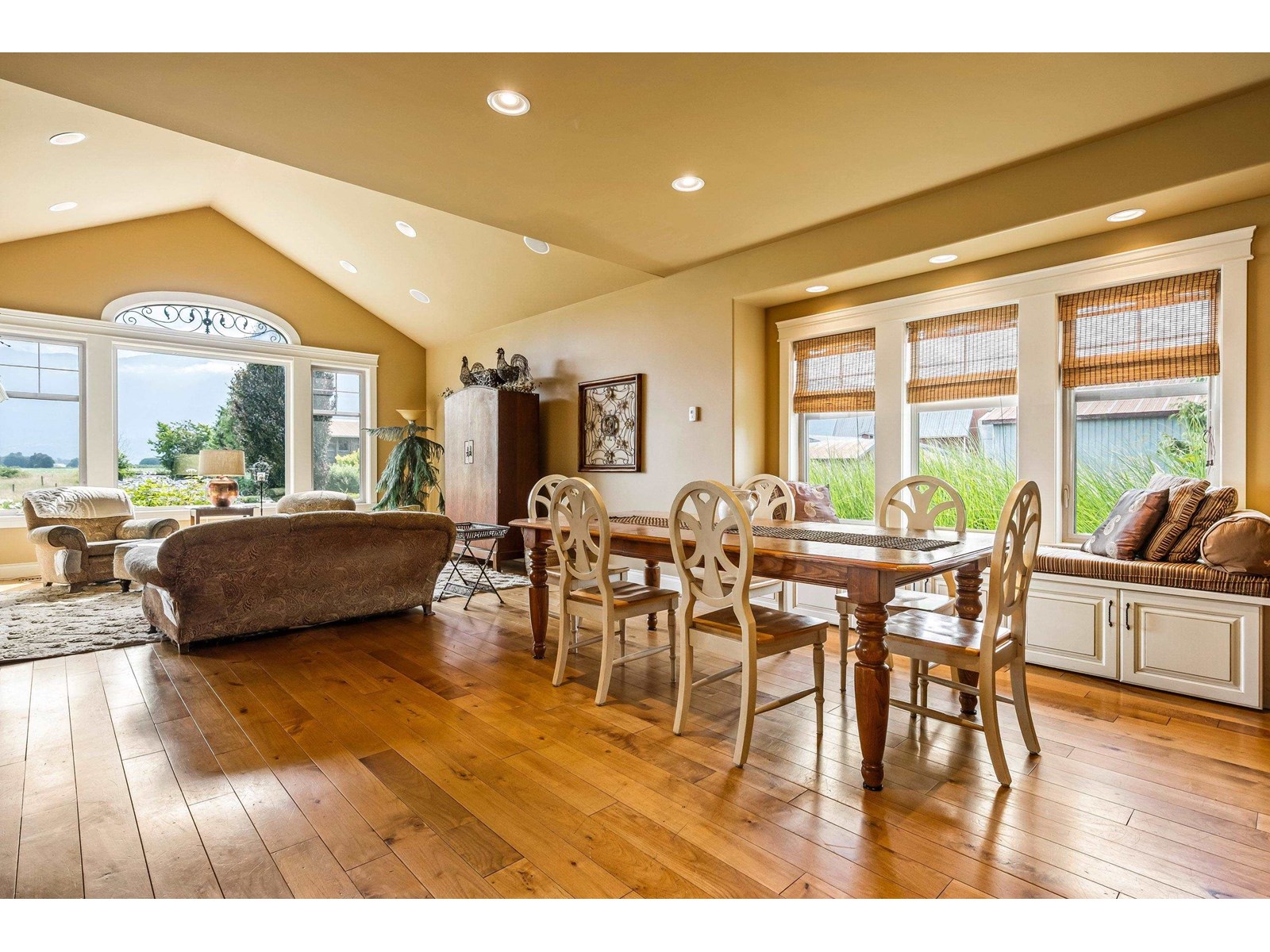 Photo 15 of 9338 Gibson Road East Chilliwack, Chilliwack BC