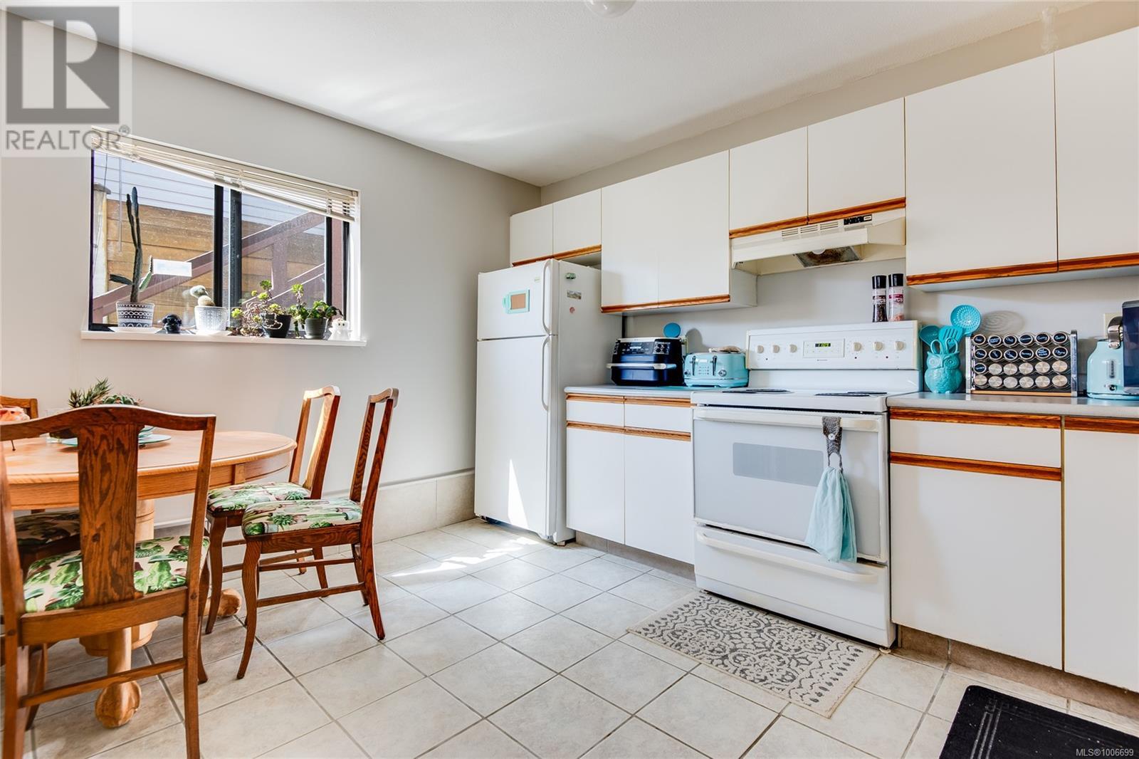 Photo 2 of 241 Mclean St S, Campbell River BC