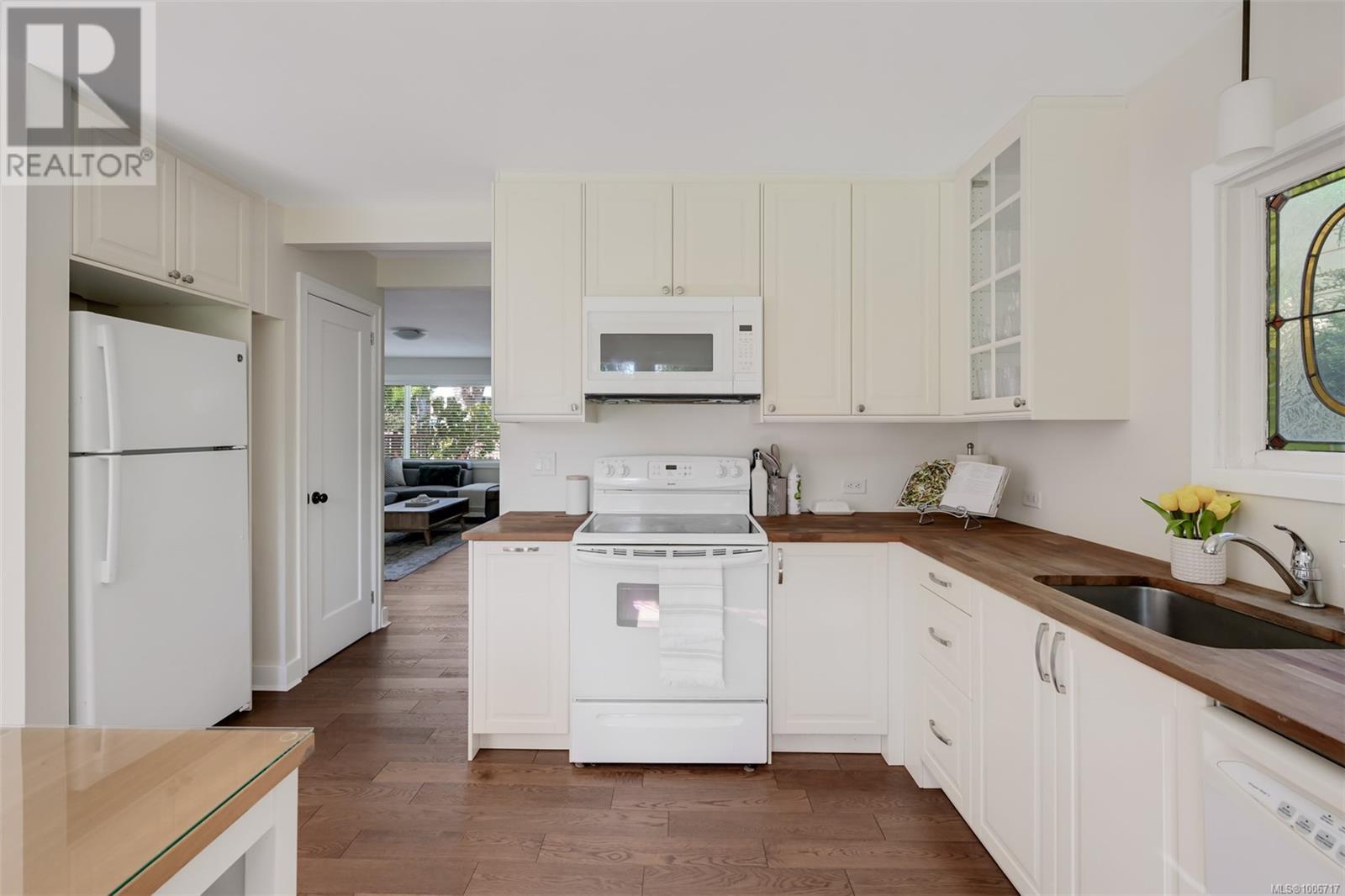 Photo 10 of 1445 Hamley St, Victoria BC