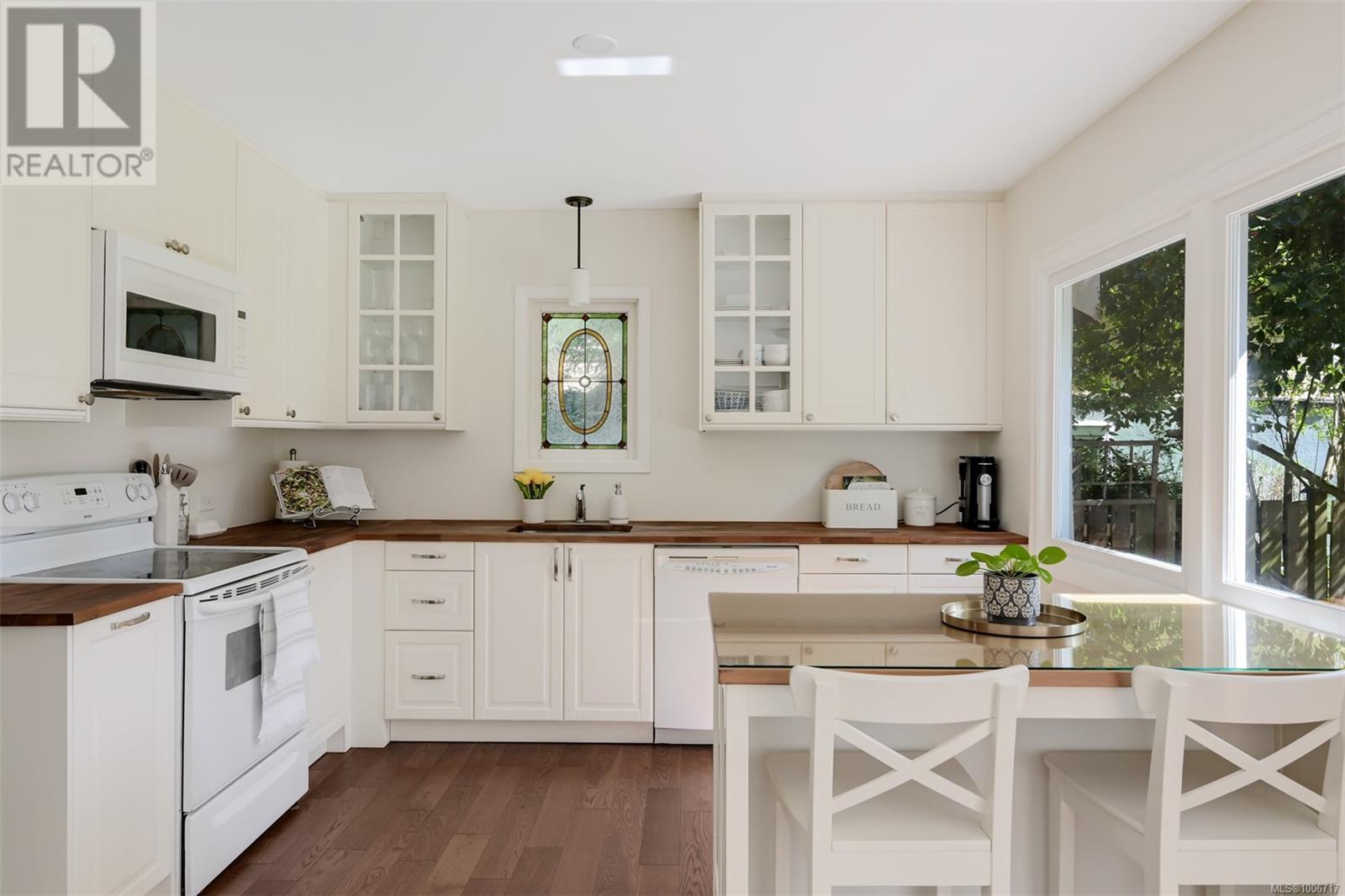 Photo 8 of 1445 Hamley St, Victoria BC