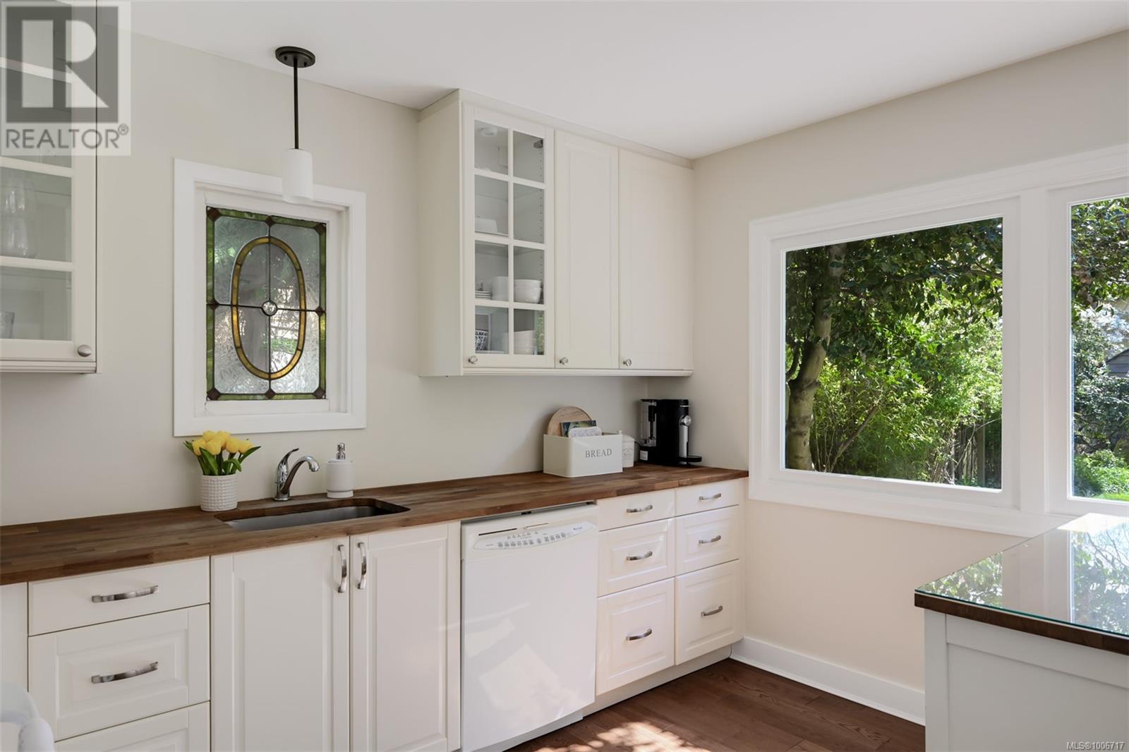 Photo 9 of 1445 Hamley St, Victoria BC