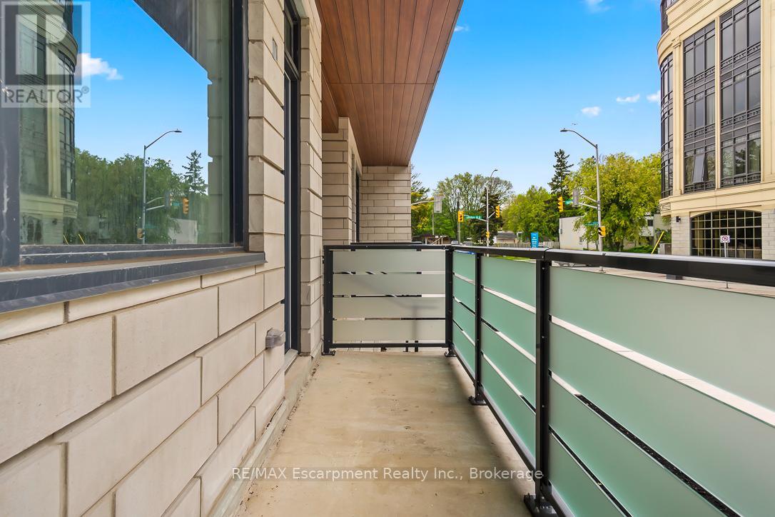 Photo 7 of 104 123 Maurice Drive, Oakville ON