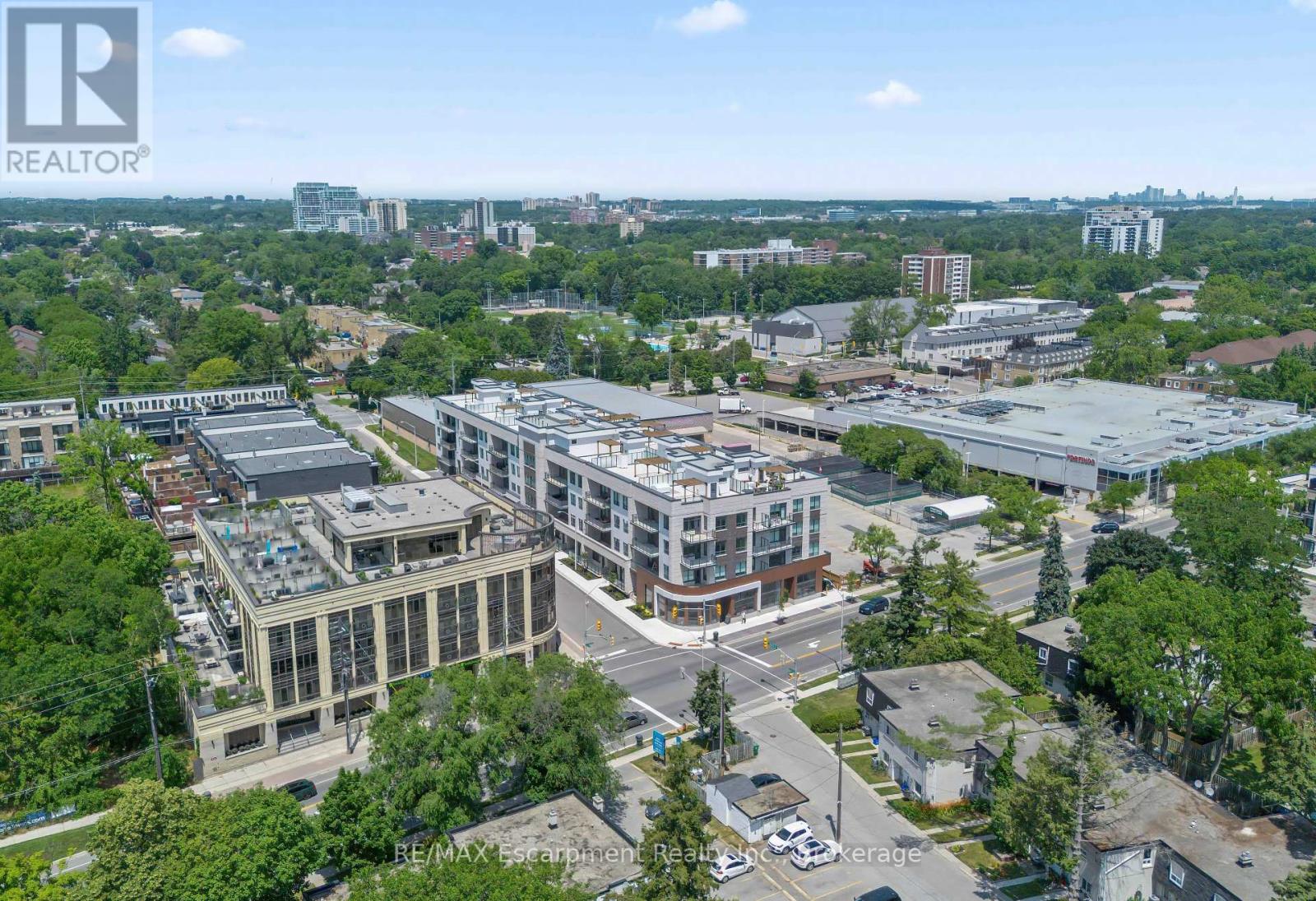 Photo 9 of 105 123 Maurice Drive, Oakville ON