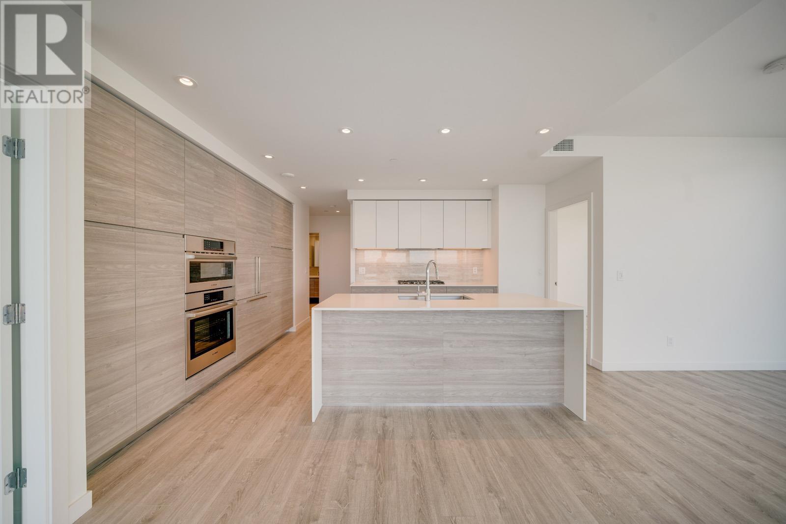 Photo 8 of 2807 680 Quayside Drive, New Westminster BC