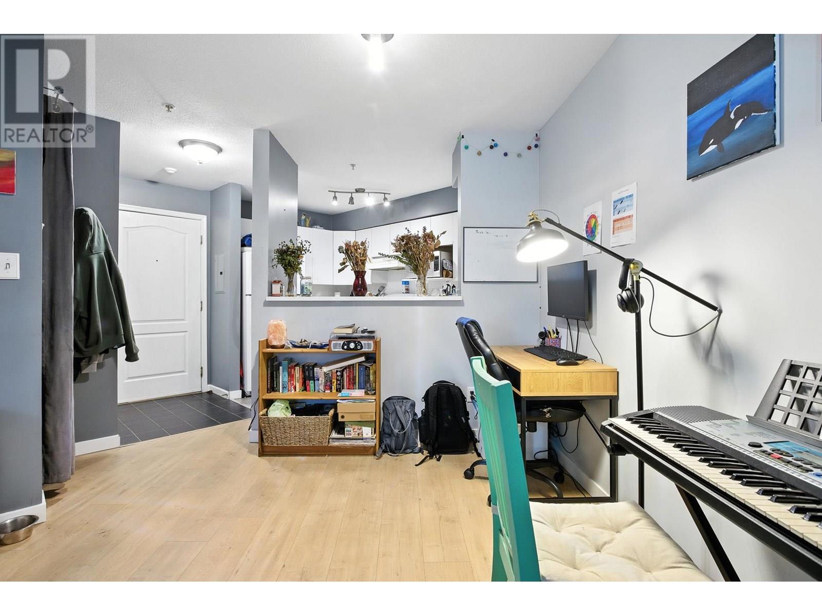 Photo 10 of 209 2401 Hawthorne Avenue, Port Coquitlam BC