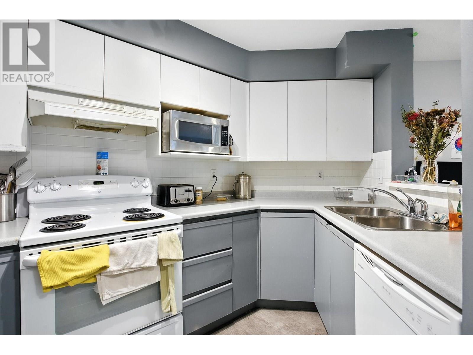 Photo 12 of 209 2401 Hawthorne Avenue, Port Coquitlam BC