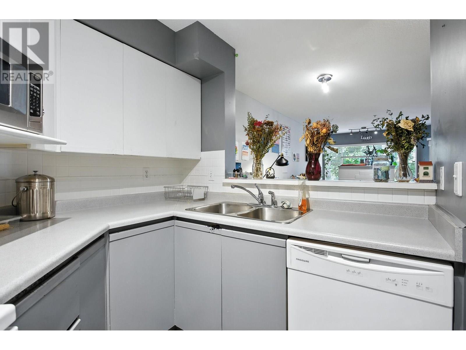 Photo 13 of 209 2401 Hawthorne Avenue, Port Coquitlam BC
