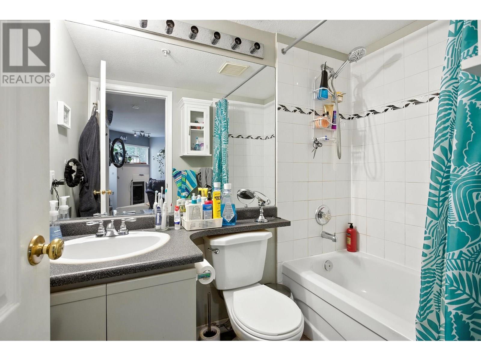 Photo 16 of 209 2401 Hawthorne Avenue, Port Coquitlam BC