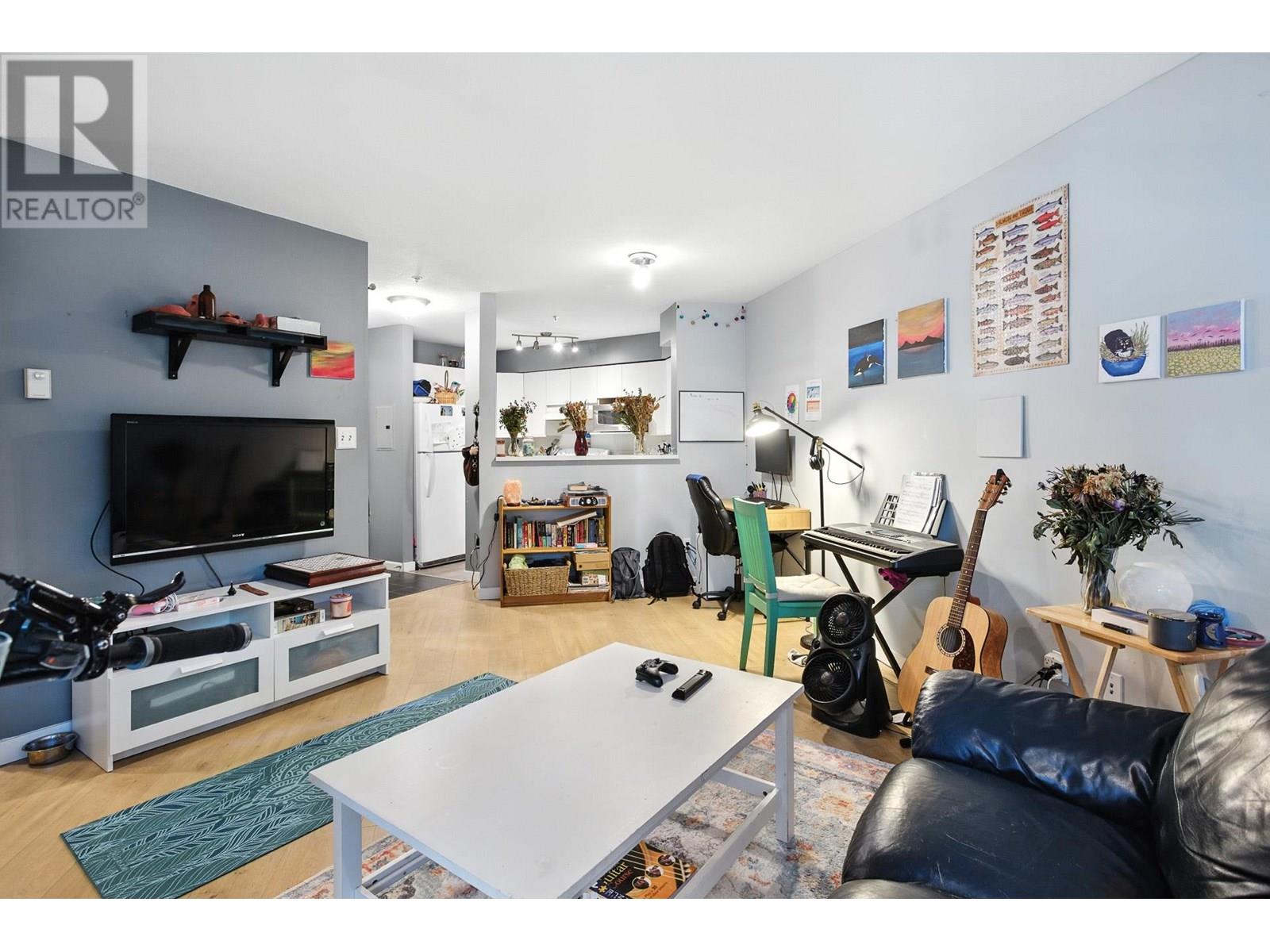 Photo 9 of 209 2401 Hawthorne Avenue, Port Coquitlam BC