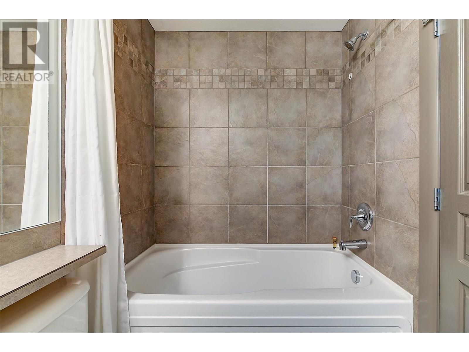 Photo 9 of 654 Cook Road Unit 644, Kelowna BC