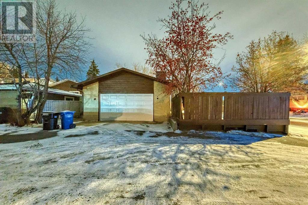 Single Family House 4 Level for Sale in  Whiteview Road NE Whitehorn Calgary 