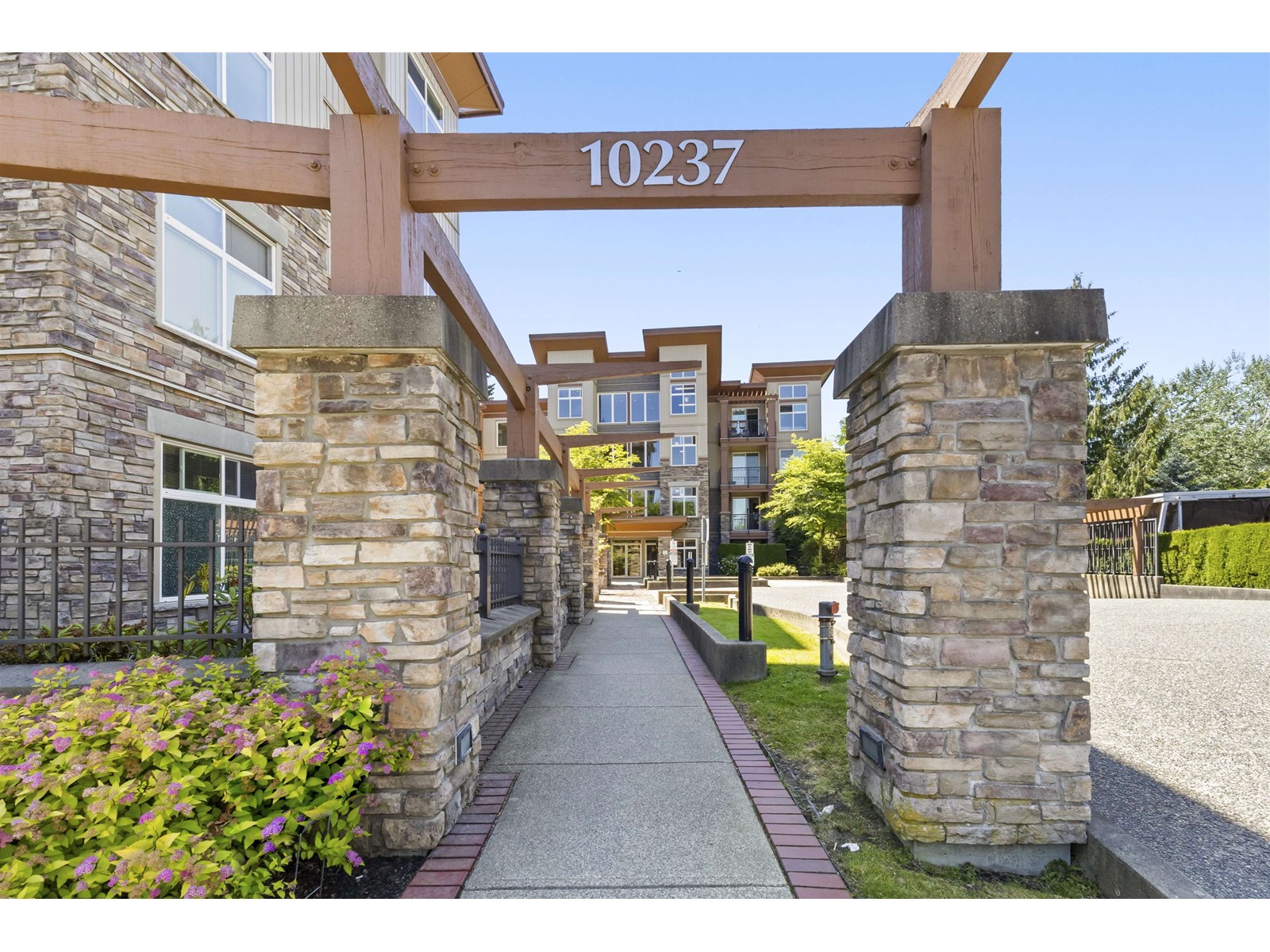 Photo 1 of 212 10237 133 Street, Surrey BC