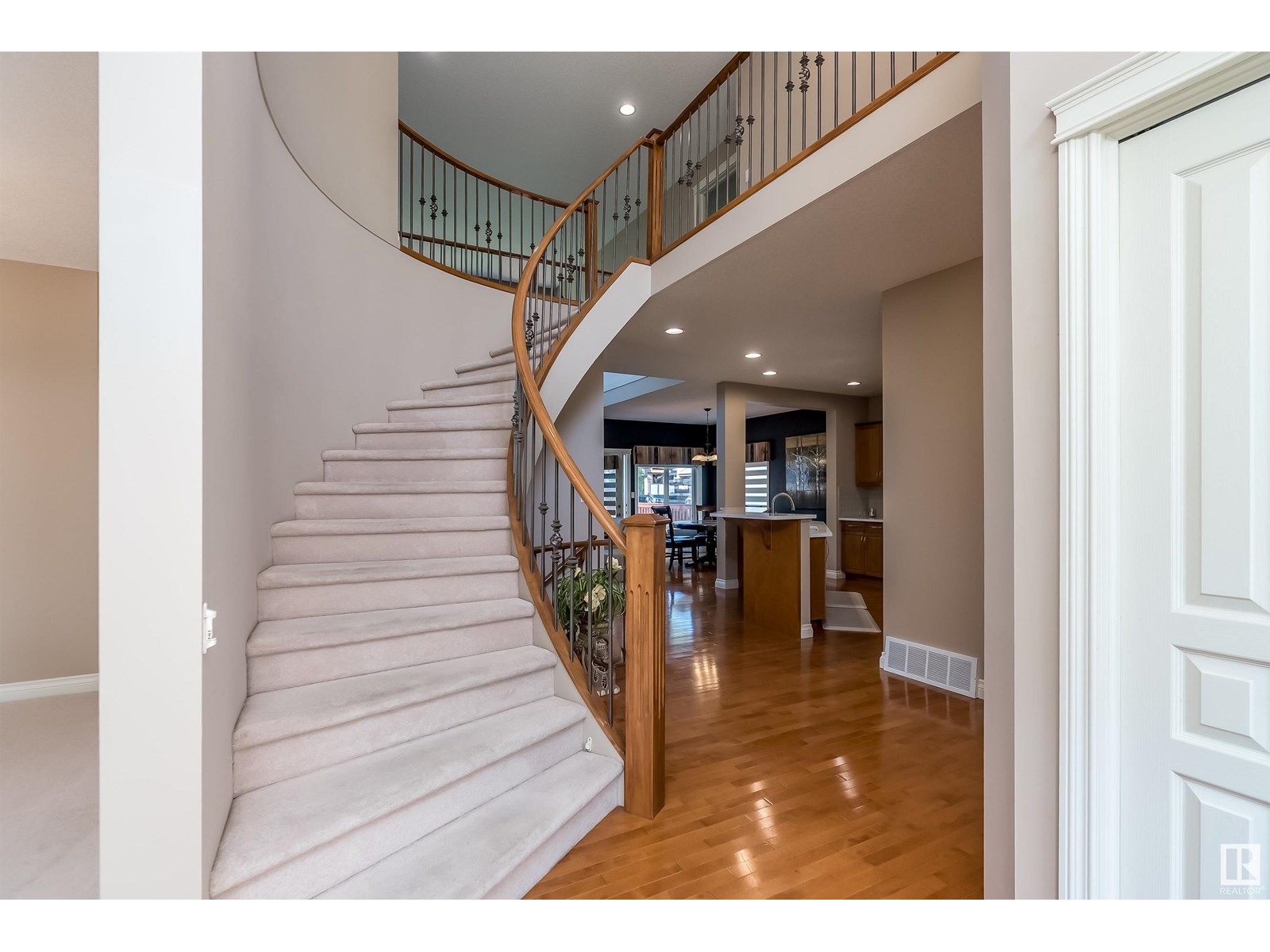 Photo 5 of 613 Todd Li Nw, Edmonton AB