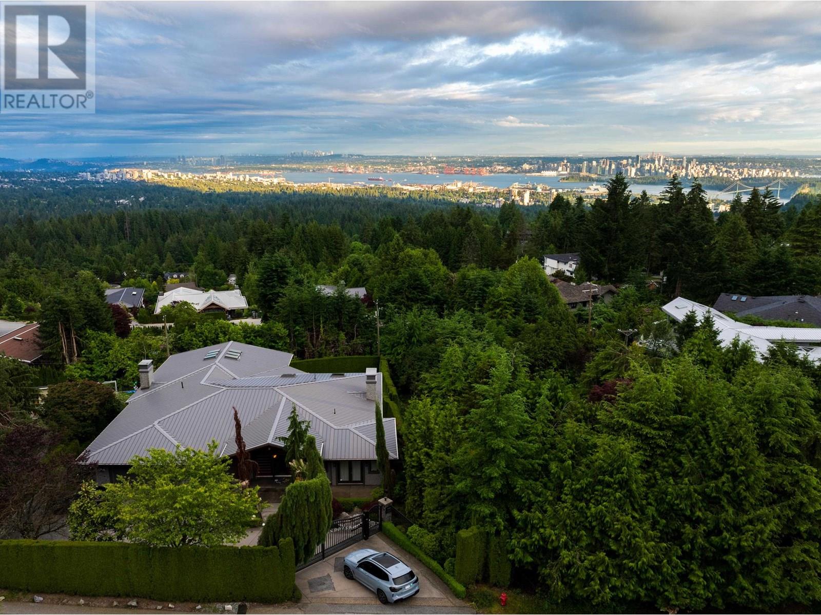 Photo 2 of 788 Andover Crescent, West Vancouver BC