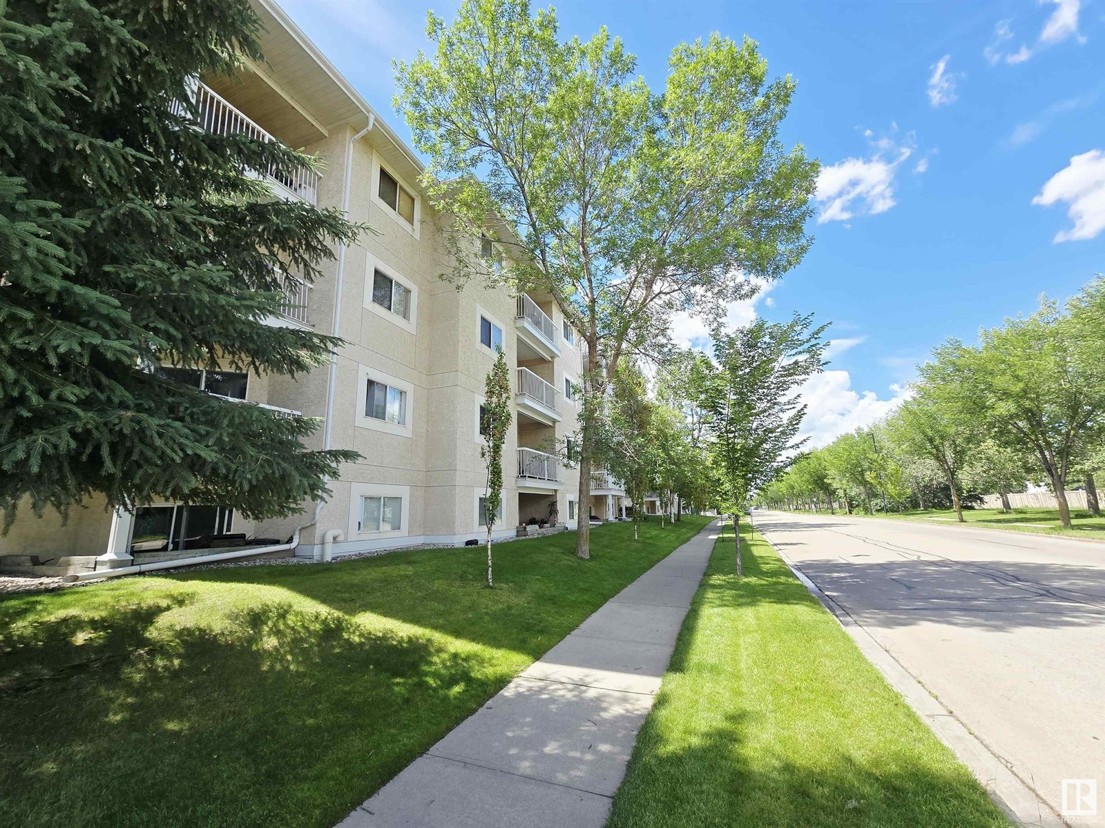 Photo 21 of 111 11620 9 A Av Nw, Edmonton AB