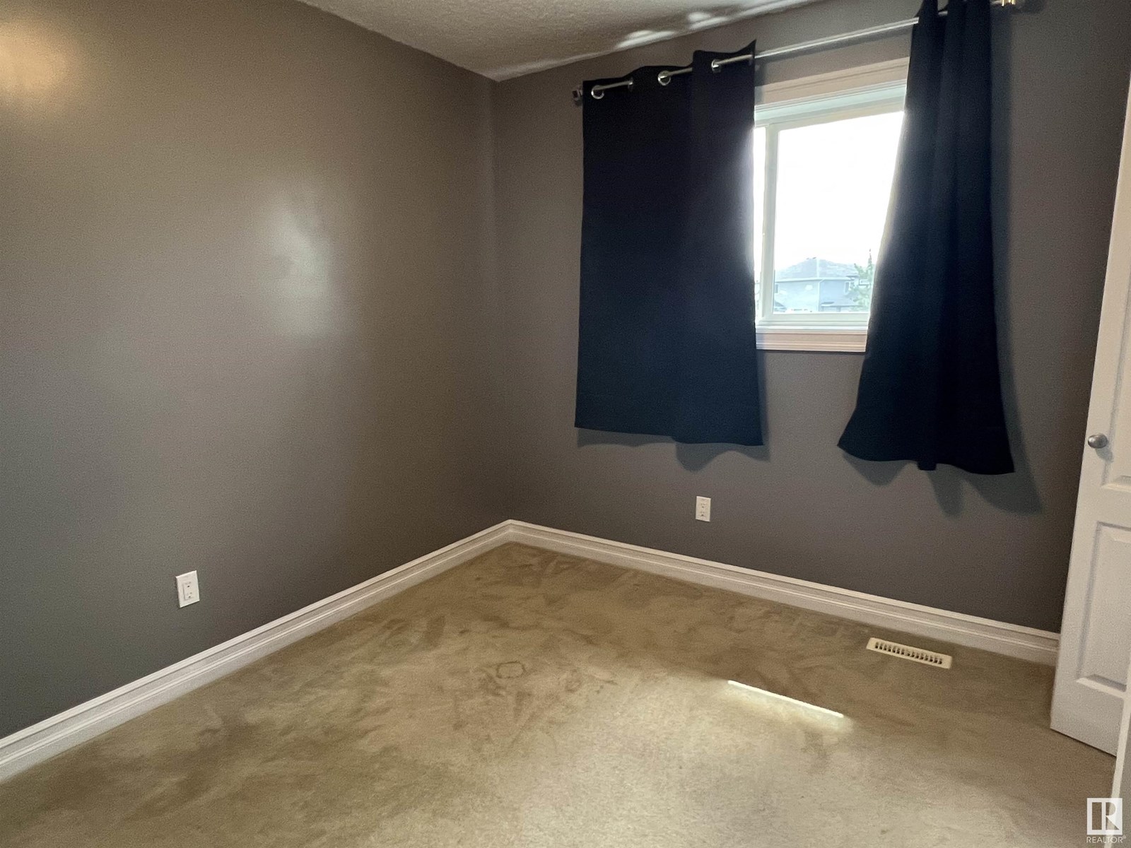 Photo 13 of 21 Birch Pl, Fort Saskatchewan AB