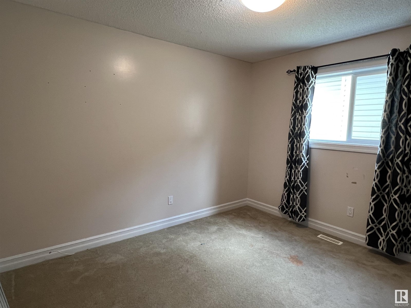 Photo 11 of 21 Birch Pl, Fort Saskatchewan AB