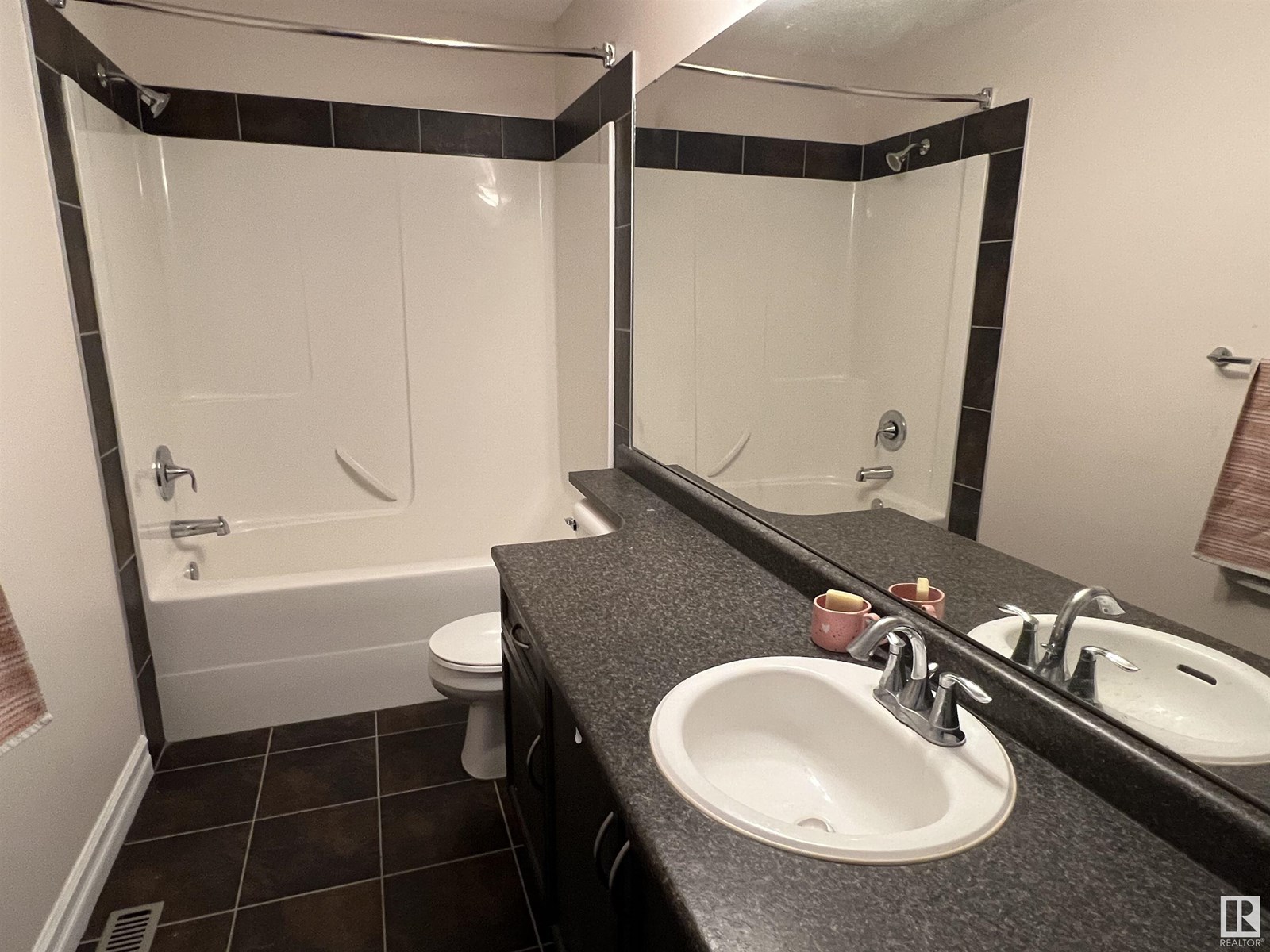 Photo 9 of 21 Birch Pl, Fort Saskatchewan AB