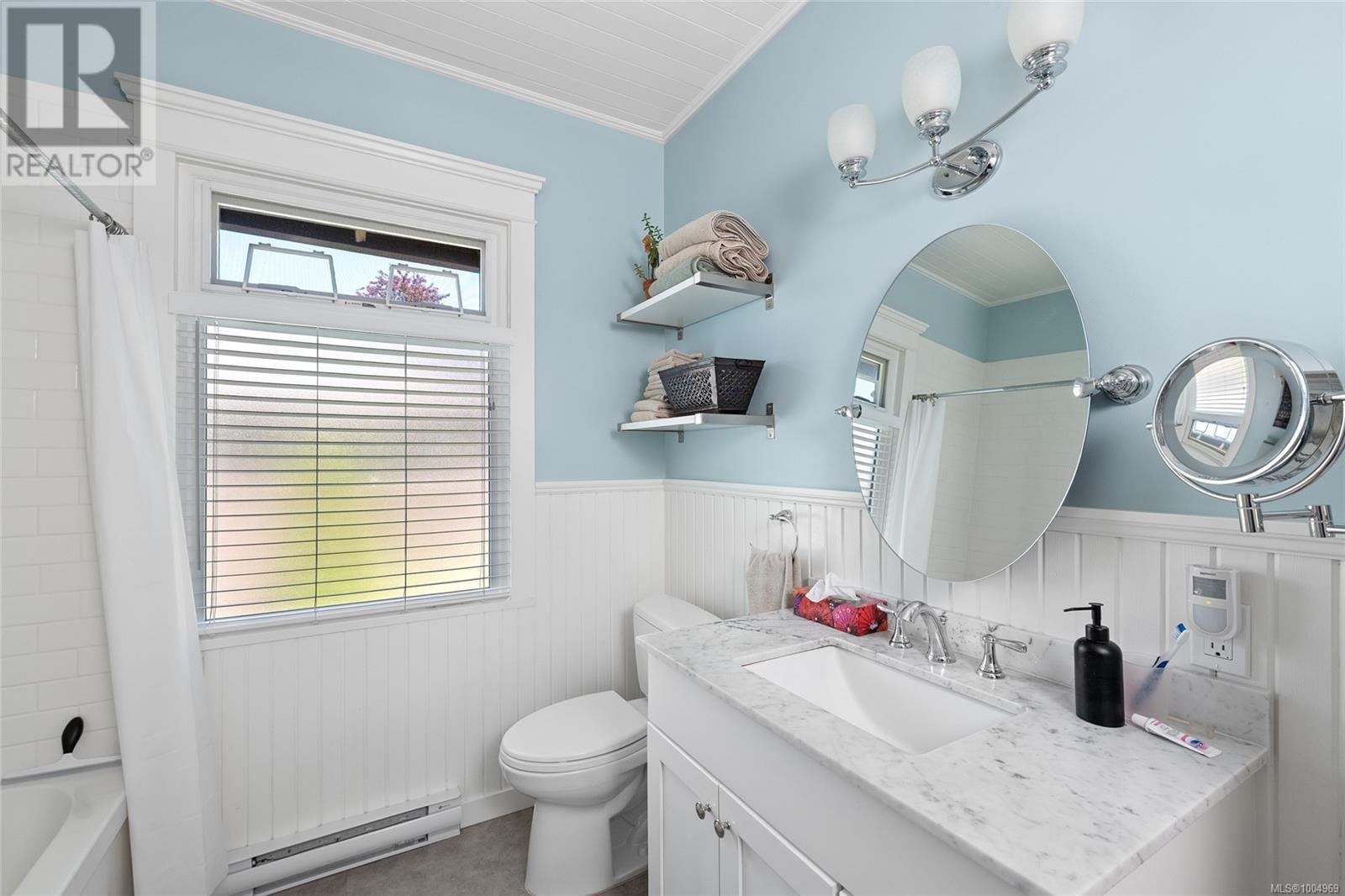 3033 Cedar Hill Rd, Victoria
