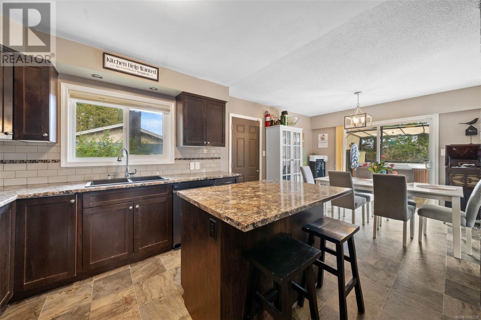 Photo 29 of 3039 Lashman Ave, Duncan BC