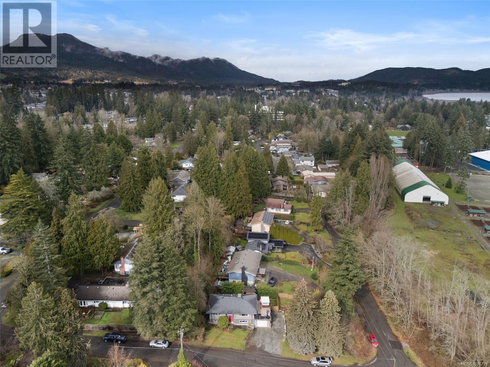Photo 11 of 3039 Lashman Ave, Duncan BC