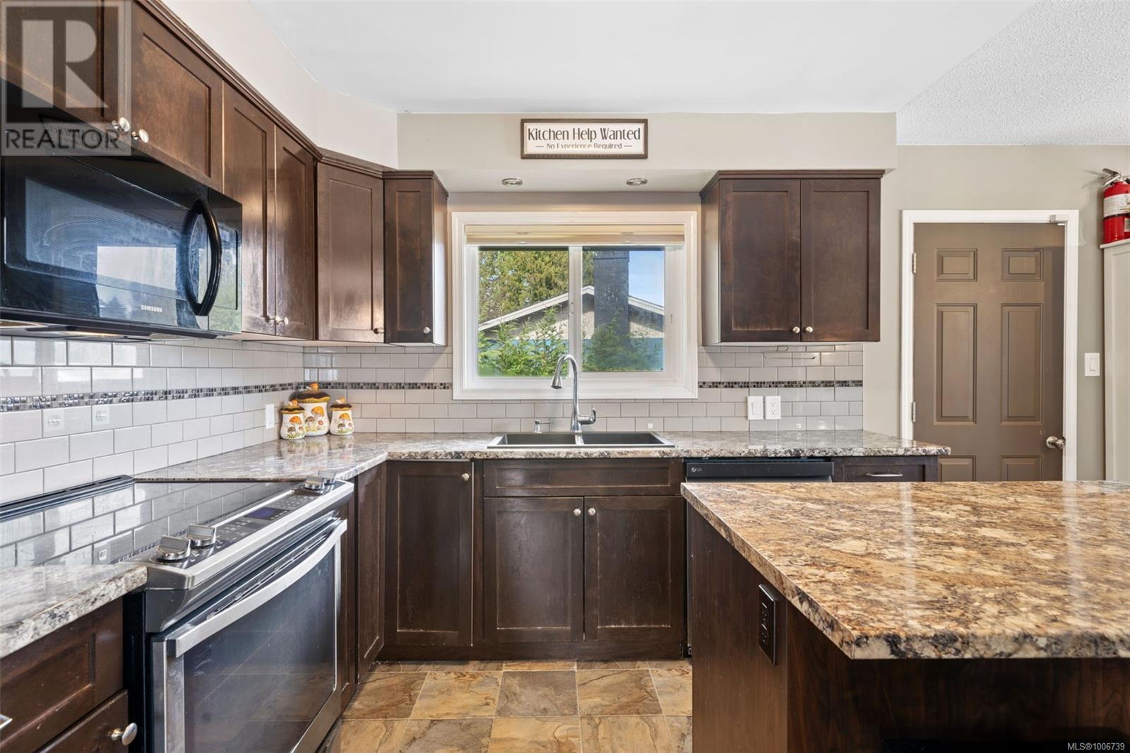 Photo 27 of 3039 Lashman Ave, Duncan BC